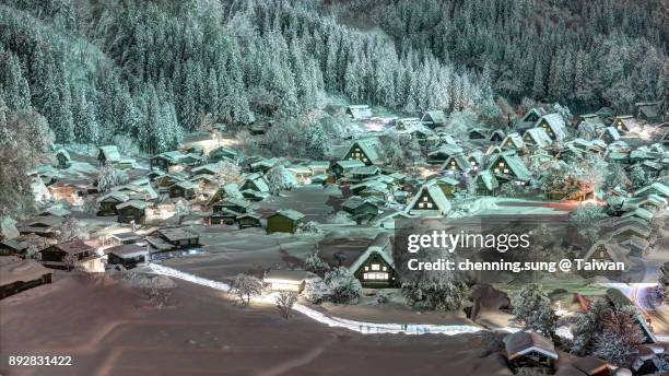 light up shirakawa-go village with snow - shirakawa go - fotografias e filmes do acervo