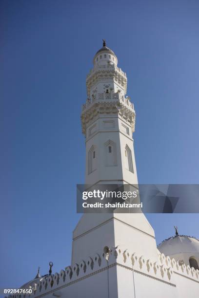 view of minarets and dome for masjid quba in medina,  saudi arabia. - minaret - fotografias e filmes do acervo