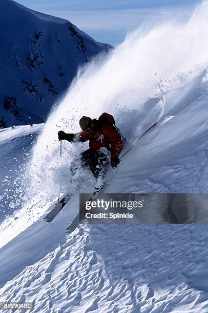 riding the wave - extreem skiën stockfoto's en -beelden