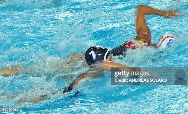 Kelly Rulon of the US fights for the ball with Pilar Pena of Spain during the water-polo Quarter final Women on July 27, 2009 at the FINA World...