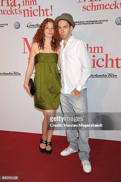 Actress Marleen Lohse and Sebastian attend the world premiere of "Maria, Ihm Schmeckt's Nicht!" on July 27, 2009 in Munich, Germany.