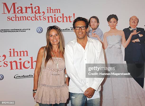 Christian Tramitz and his wife Anette attend the world premiere of "Maria, Ihm Schmeckt's Nicht!" on July 27, 2009 in Munich, Germany.