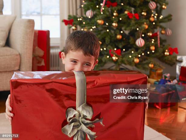 junge holding christmas gift - boy gift stock-fotos und bilder