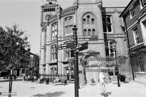 Reading Town Hall, Berkshire, 5th September 1991.