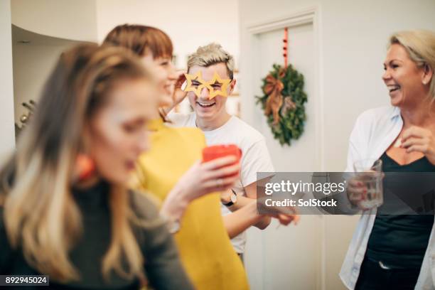 empleados tener una risa y broma - office christmas party fotografías e imágenes de stock