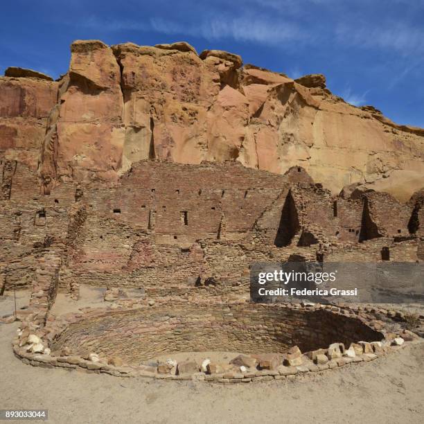 pueblo bonito kiva, chaco culture national historical park - chaco canyon ruins stock pictures, royalty-free photos & images