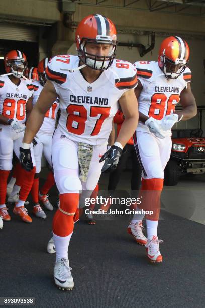 Seth DeValve of the Cleveland Browns takes the field for the game against the Cincinnati Bengals at Paul Brown Stadium on November 26, 2017 in...