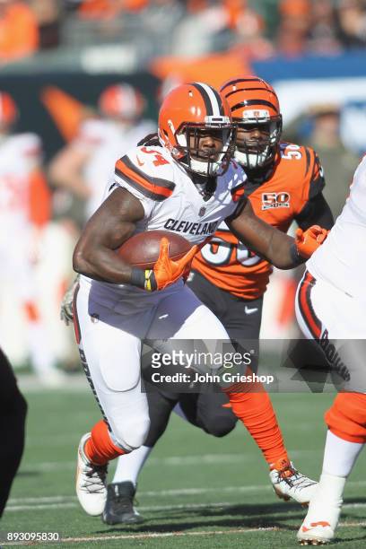 Isaiah Crowell of the Cleveland Browns runs the football upfield during the game against the Cincinnati Bengals at Paul Brown Stadium on November 26,...