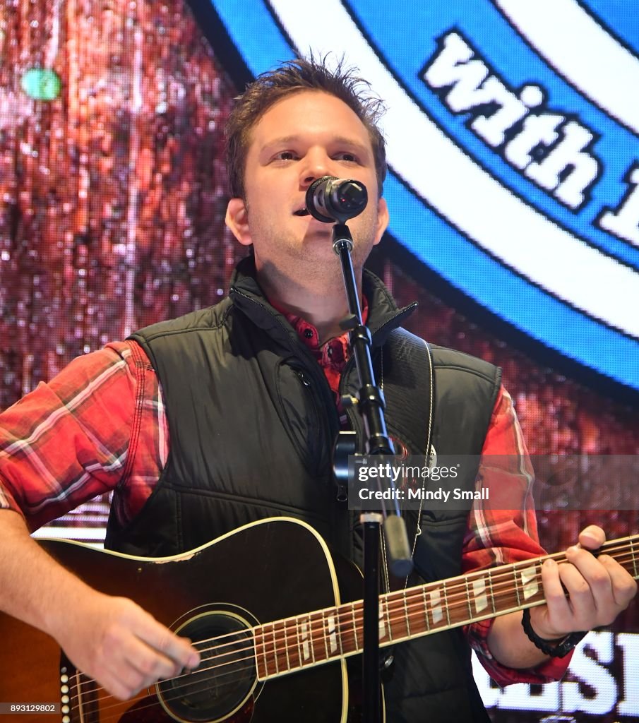 "Keepin' It Country With Daryle Singletary" At National Finals Rodeo