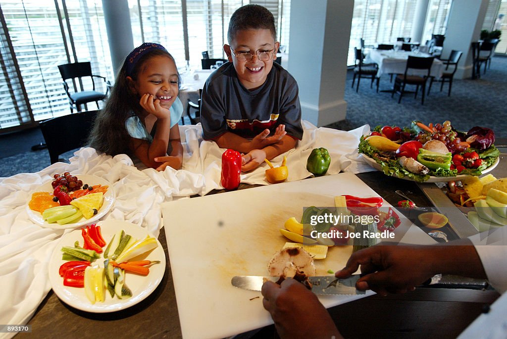 Kids, Parents Try Healthy Living