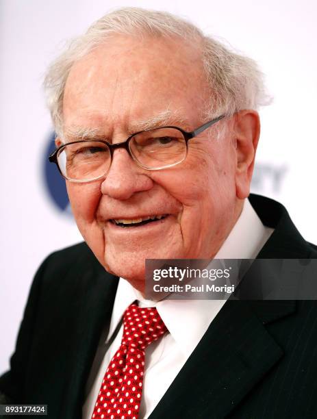 Warren Buffet arrives at "The Post" Washington, DC Premiere at The Newseum on December 14, 2017 in Washington, DC.