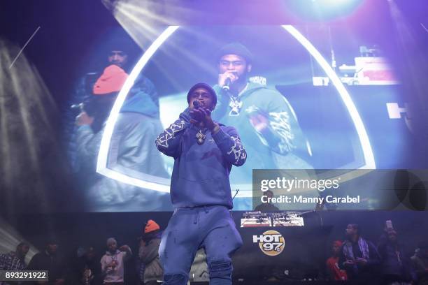 Dave East performs onstage at the 2017 Hot for the Holidays concert at Prudential Center on December 14, 2017 in Newark, New Jersey.