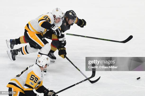 William Karlsson of the Vegas Golden Knights and Sidney Crosby of the Pittsburgh Penguins chase the puck in the third period of their game at...