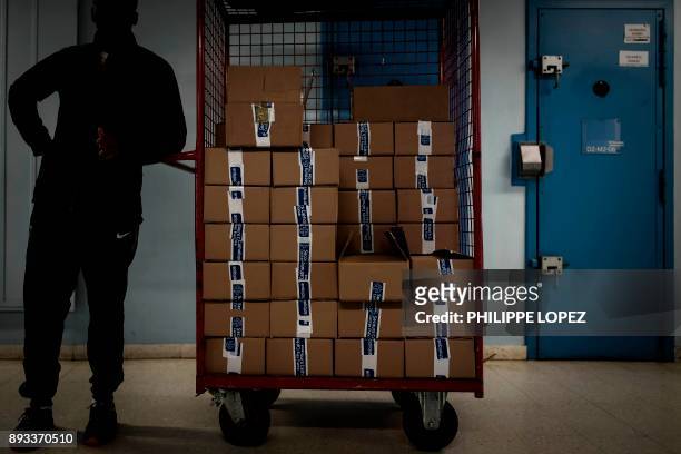 An inmate helps during a distribution of Christmas gifts by the Christian charity organization "Secours Catholique", on December 14, 2017 at the...