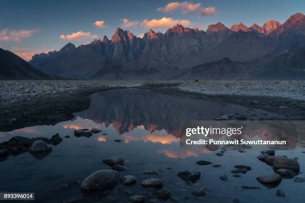 karakoram mountain range landscape at sunset in kaplu valley, gilgit baltistan, pakistan - baltistan bildbanksfoton och bilder