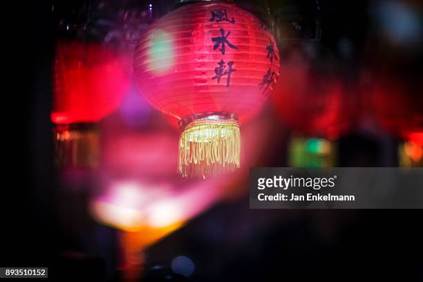 chinese lanterns - chinese restaurant stock pictures, royalty-free photos & images