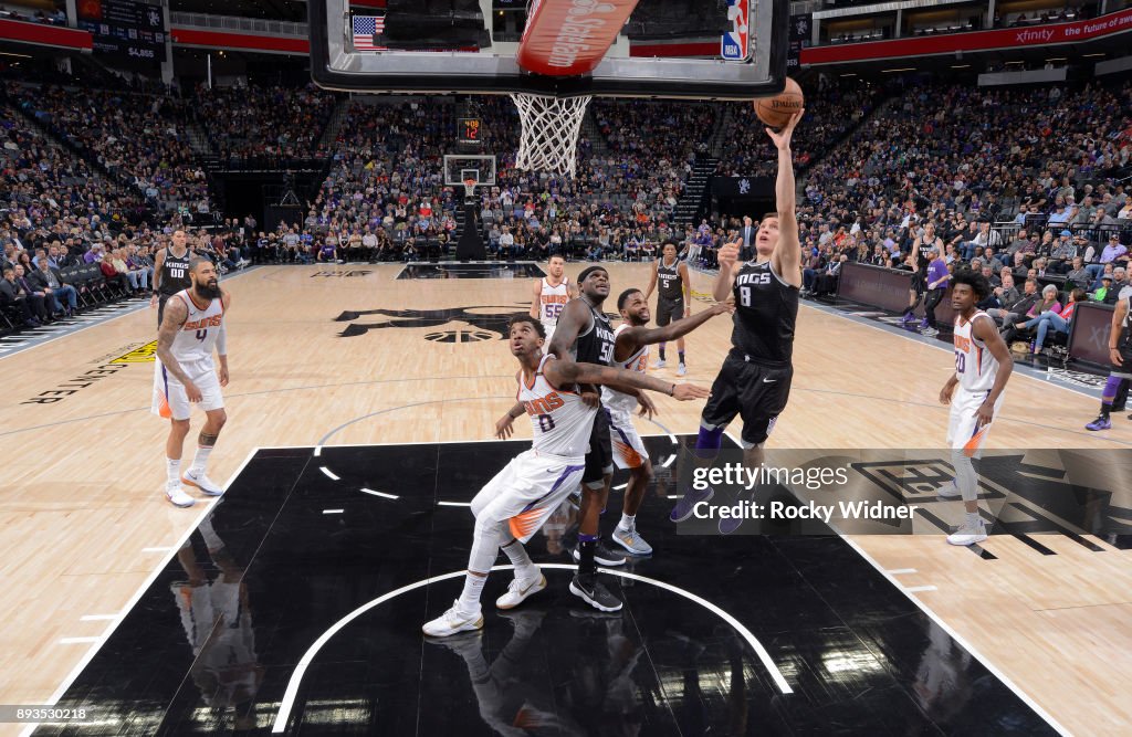 Phoenix Suns v Sacramento Kings