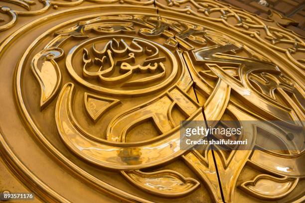 close-up view of golden door for mosque al-nabawi - mosque pattern stock pictures, royalty-free photos & images