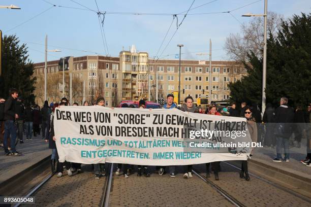 Über 3.000 Menschen sind am in Dresden auf die Straße gegangen, um gegen Rassismus, Neonazis und die Festung Europa zu protestieren. Anlass für den...