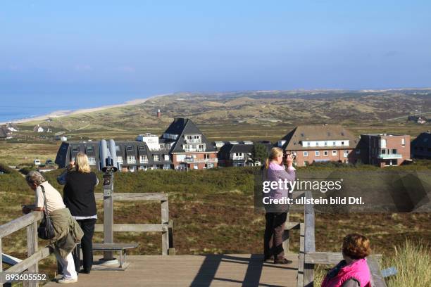 Blick vom Aussichtspunkt Uwe Duene auf Kampen und Duenenlandschaft Urlaub auf der Nordsee Insel Insel Sylt im Herbst