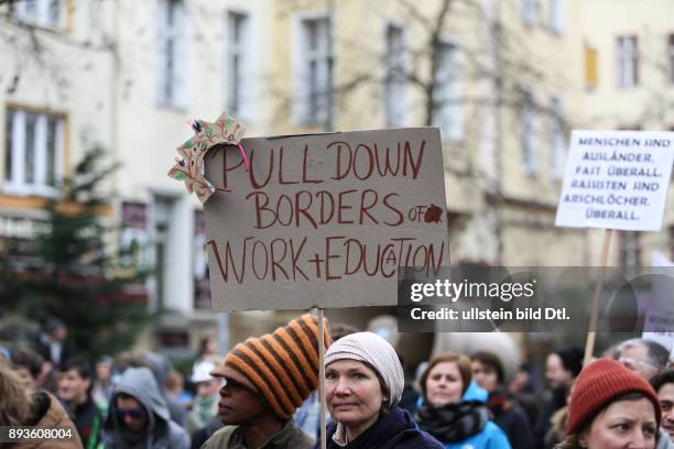 Am 20. März 2016 haben in Berlin rund 5.000 Menschen gegen Rassismus, Rechtspopulismus und die ausgrenzende Abschottungspolitik der Europäischen...
