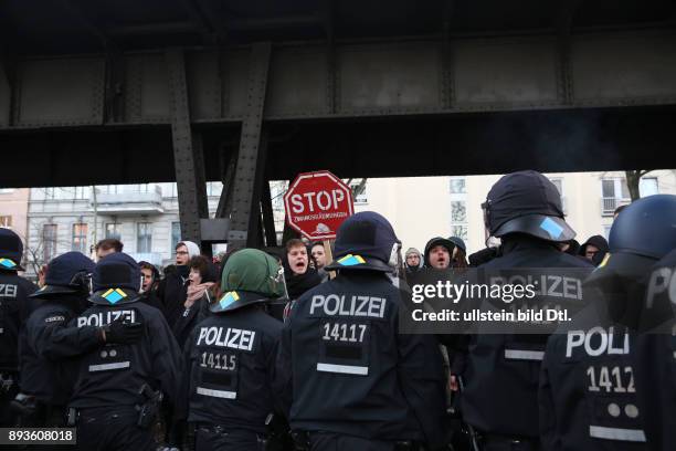 Über 1000 Menschen beim Protest für den Erhalt des M99 am 09. Januar 2016 in Berlin-Kreuzberg