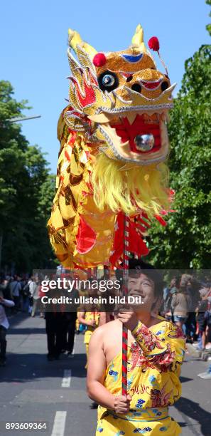 Dancing Dragon - Karneval der Kulturen 2013- am Hermannplatz in Berlin-Neukoeln