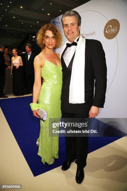 Schauspielerin Heike Kloss mit Mann Harald Braun bei dem > 66. Ball der Wirtschaft Berlin < im Hotel InterContinental in Berlin Datum: