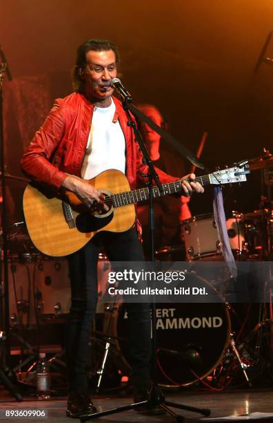 Weltstar Albert Hammond ist auf > Songbook Tour 2015 < im Wintergarten Variete in Berlin