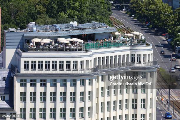 Berlin Stadtansicht von Oben : Hotel - Club - Soho-Haus House - an der Mollstrasse Dachterrasse mit Schwimmbad -Sightseeing Datum: