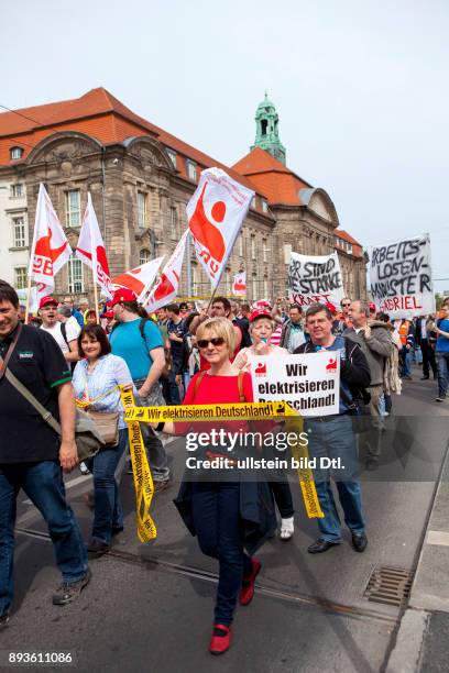 Deutschland/Berlin, , IGBCE-Grossdemonastration in Berlin; Die Industriegewerkschaft Bergbau, Chemie, Energie hat ihre Mitglieder aufgerufen, mit...