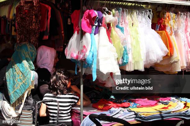 Berlin - Schöneberg : Crellemarkt - Wochenmarkt mit überwiegend türkischen Händlern in der Crellestraße. Der Markt findet wöchentlich jeweils am...