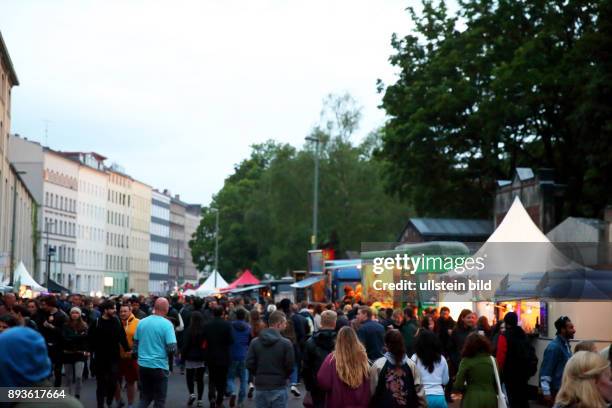 Karneval der Kulturen 2016 am in Berlin-Kreuzberg Festgelände rund um den Blücherplatz mit einem bunten Rahmenprogramm. 4 Bühnen mit ca. 100 Bands...