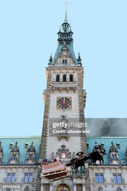 Historischer Weihnachtsmarkt vor dem Hamburger Rathaus. Bernhard Paul Rudi Pogartz, aus Wien eröffnen den Hamburger Historischer Weihnachtsmarkt Foto...