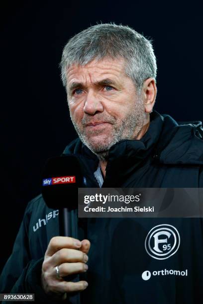 Coach Friedhelm Funkel of Duesseldorf before the Second Bundesliga match between Eintracht Braunschweig and Fortuna Duesseldorf at Eintracht Stadion...