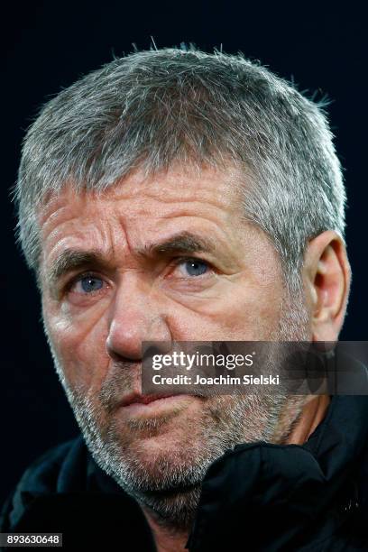 Coach Friedhelm Funkel of Duesseldorf before the Second Bundesliga match between Eintracht Braunschweig and Fortuna Duesseldorf at Eintracht Stadion...