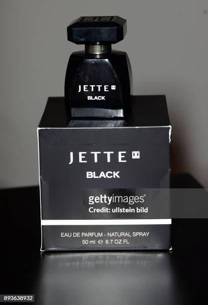 Jette Joop und Jakob Wilhelm , stellten in Hamburg in der Joop Villa Parkallee Ihr Neues Parfum JETTE BLACK vor. Henriette Elisabeth Joop, bekannt...