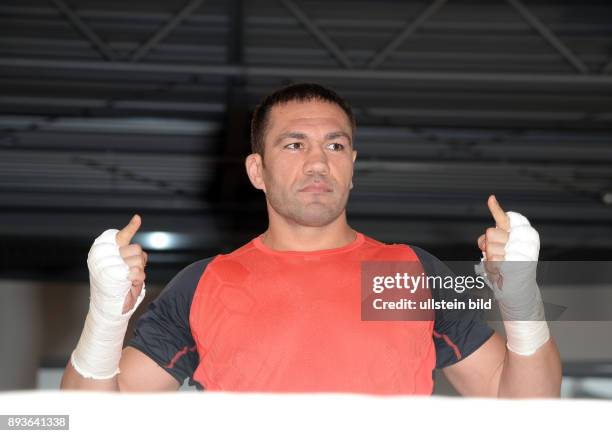 Pressetraining Kubrat Pulev bei Volkswagen Automobile Hamburg Kubrat Wenkow Pulew ist ein bulgarischer Boxer und ehemaliger Europameister im...