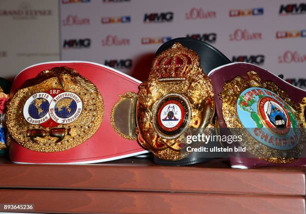 Fototermin , Schwergewichtsbox-WM-Kampf zwischen Weltmeister Wladimir Klitschko und Herausforderer Kubrat Pulev . Kitschko sauer , Kubrat Pulev kam...