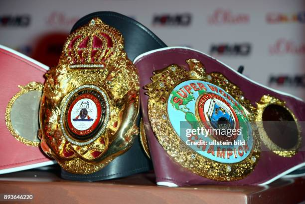 Fototermin , Schwergewichtsbox-WM-Kampf zwischen Weltmeister Wladimir Klitschko und Herausforderer Kubrat Pulev . Kitschko sauer , Kubrat Pulev kam...