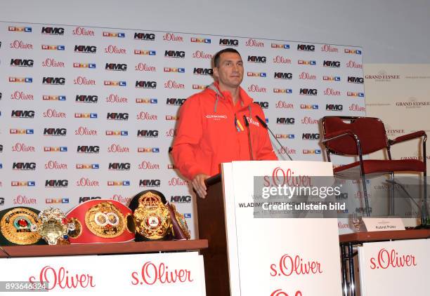 Fototermin , Schwergewichtsbox-WM-Kampf zwischen Weltmeister Wladimir Klitschko und Herausforderer Kubrat Pulev . Kitschko sauer , Kubrat Pulev kam...