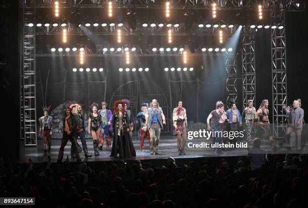 Queen" Premiere von "We Will Rock You" im Mehr!Theater am Großmarkt. Hauptdarsteller : Christopher Brose Jeannine Michle Wacker