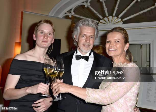 Verleihung Champagne-Preis für Lebensfreude am 27. 04. 2015 im Hotel Louis C. Jacob, Hamburg Gäste : Christina Schenk ,Frank Schätzing und Sabina...