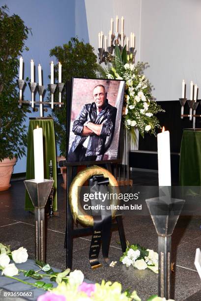 Tom Born Ohlsdorf Cemetery Photos and Premium High Res Pictures - Getty Images