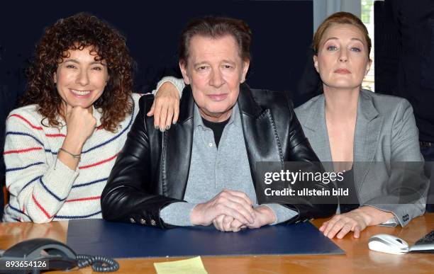 Der erste Fototermin , 30.Staffel "Großstadtrevier" mit Jan Feder sei langer Zeit. Foto : Maria Ketikidou,Jan Fedder, Saskia Fischer.