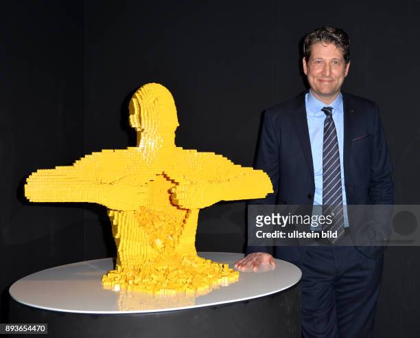 Künstler Nathan Sawaya Austellung The Art Of The Brick Yellow sein bekanntestes Werk Anzahl der Steine : 11.014
