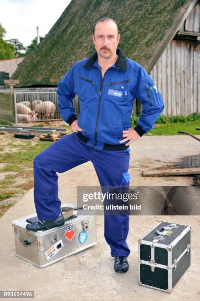 Der Tatortreiniger putzt bei Sandra Hüller. Einladung zum Fototermin mit Bjarne Mädel und Sandra Hüller auf dem Hof Eggers, Kirchwerder...