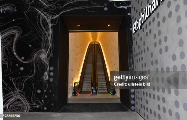 Plaza der Elbphiharmonie mit Festakt eroeffnet Eingang zur Plaza mit Rolltreppe Elbphilharmonie bekommt Europas laengste Rolltreppe Die Rolltreppe am...