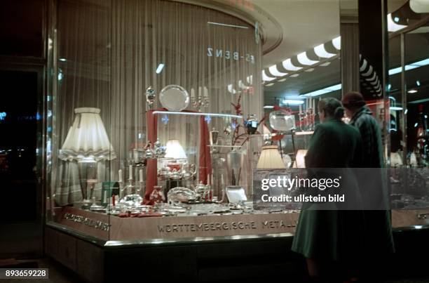 Berlin, Kurfuerstendamm, shop windows at night