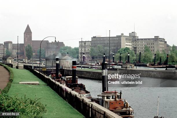 Berlin, Mühlendammschleuse, Muehlendamm lock at the Spree river in Berlin-Mitte
